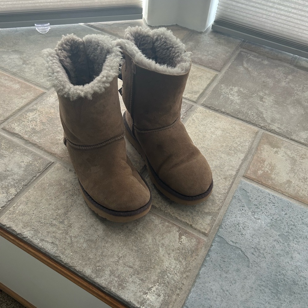 Cozy Brown UGG Shearling-Lined Women's Boots